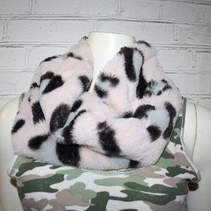 NWT pink fuzzy Animal print infinity scarf Memories